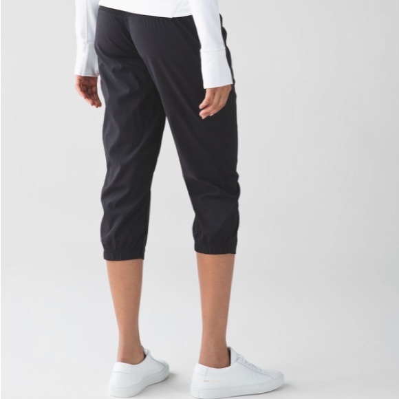 Lululemon Studio Crop II - Picture 2 of 8